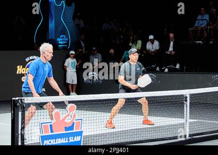 Hollywood, Florida, USA. 2. April 2023: Tennislegenden Andre Agassi, John McEnroe, Andy Roddick und Michael Chang während des Spiels in Pickleball Stockfoto
