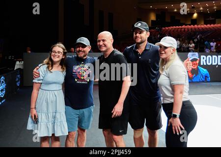 Hollywood, Florida, USA. 2. April 2023: Tennislegenden Andre Agassi, John McEnroe, Andy Roddick und Michael Chang während des Spiels in Pickleball Stockfoto