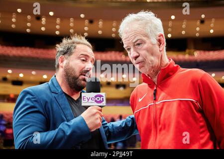 Hollywood, Florida, USA. 2. April 2023: Tennislegenden Andre Agassi, John McEnroe, Andy Roddick und Michael Chang während des Spiels in Pickleball Stockfoto