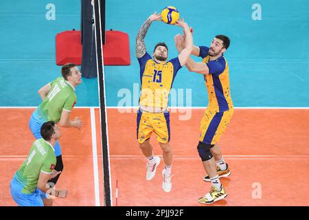 Vitaliy Schtschytkov, Maksym Drozd (Ukraine); Rok Mozic, Jan Kozamernik (Slowenien). Volleyball-Weltmeisterschaft 2022. Viertelfinale Stockfoto