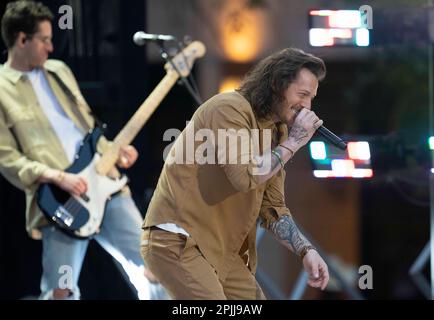 Austin, Texas, USA. 29. März 2023. Country-Songwriter TYLER HUBBARD tritt am 29. März 2023 auf der Bühne auf, während einer Aufzeichnung der Country Music Television (CMT) Awards in der Innenstadt von Austin, TX. 3.000 Musikliebhaber kamen auf der Congress Avenue an, um Hubbard, 36 und andere CMT Country-Stars im Schatten des Texas Capitol zu hören. (Kreditbild: © Bob Daemmrich/ZUMA Press Wire) NUR REDAKTIONELLE VERWENDUNG! Nicht für den kommerziellen GEBRAUCH! Stockfoto