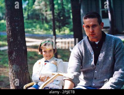 ST-M25-2-63 5. Mai 1963 Caroline Kennedy (CBK) in Camp David. [Schwarze Linien im Negativen.] Bitte schreiben Sie 'Cecil Stoughton. Fotos Vom Weißen Haus. John F. Kennedy Presidential Library and Museum, Boston“ Stockfoto