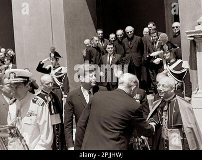 ST-C231-23-63 2. Juli 1963 Reise nach Europa: Italien, Rom: Präsident Kennedy im Vatikan. Jean Kennedy Smith, Erzbischof von Boston Richard Cardinal Cushing, Außenminister Dean Rusk, und Pressesprecher Pierre Salinger. Bitte schreiben Sie 'Cecil Stoughton. Fotos Vom Weißen Haus. John F. Kennedy Presidential Library and Museum, Boston“ Stockfoto