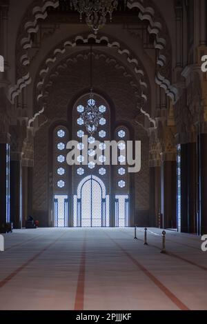 Casablanca, Marokko - 2. März 2020 : Blick auf die wunderschöne Innenarchitektur der berühmten Moschee Hassan II in Casablanca Marokko Stockfoto