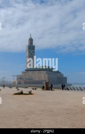 Casablanca, Marokko - 2. März 2020 : die schöne Moschee Hassan 2 neben dem Meer in Casablanca Marokko Stockfoto