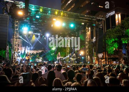 Austin Texas, USA, März 29 2023: Der viermalige Grammy-preisgekrönte Country-Sänger KEITH URBAN tritt auf der Bühne bei einem Country Music Television (CMT) Awards auf, der auf einer Bühne im Freien im Zentrum aufzeichnet. 3.000 Fans packten die Congress Avenue, um Urban, einen Australier, und andere CMT Country-Stars im Schatten des Texas Capitol zu hören. Kredit: Bob Daemmrich/Alamy Live News Stockfoto