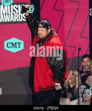 Austin, USA. 02. April 2023. Jelly Roll, Gewinner des Male Breakthrough Video of the Year „Son of a Sünder“, spricht auf der Bühne bei den CMT Music Awards 2023 im Moody Center am 02. April 2023 in Austin, Texas. Foto: Amy Price/imageSPACE/Sipa USA Kredit: SIPA USA/Alamy Live News Stockfoto