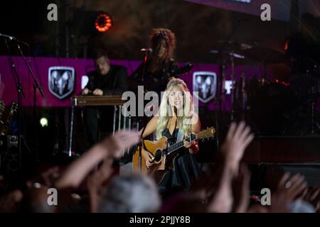 Austin Texas, USA, April 1 2023: Country-Sänger MEGAN MORONEY spielt bei den Country Music Television Awards vor dem Moody Center auf der RAM Truck Stage aufstrebende Acts. Kredit: Bob Daemmrich/Alamy Live News Stockfoto