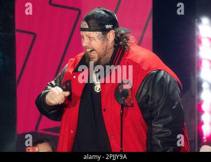 Austin, USA. 02. April 2023. Jelly Roll, Gewinner des Male Breakthrough Video of the Year „Son of a Sünder“, spricht auf der Bühne bei den CMT Music Awards 2023 im Moody Center am 02. April 2023 in Austin, Texas. Foto: Amy Price/imageSPACE/Sipa USA Kredit: SIPA USA/Alamy Live News Stockfoto