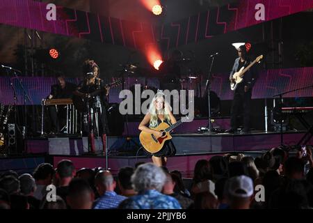 Austin Texas, USA, April 1 2023: Country-Sänger MEGAN MORONEY spielt bei den Country Music Television Awards vor dem Moody Center auf der RAM Truck Stage aufstrebende Acts. Kredit: Bob Daemmrich/Alamy Live News Stockfoto