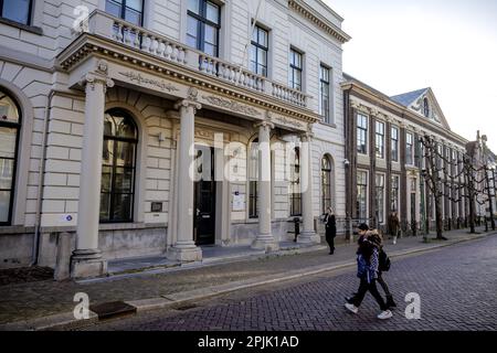 DORDRECHT - Außenansicht des Rotterdamer Gerichts, Ort Dordrecht, wo der Gerichtsfall wegen der tödlichen Schießerei auf einer Pflegefarm in Alblasserdam und des Mordes an einem Schuhmacher in Vlissingen stattfindet. Der Verdächtige ist John S. aus Oud-Alblas. Er soll zwei Menschen auf dem Bauernhof erschossen und zwei Menschen verletzt haben. Er wird auch verdächtigt, einen Schuhmacher erschossen zu haben. ANP ROBIN VAN LONKHUIJSEN niederlande raus - belgien raus Stockfoto