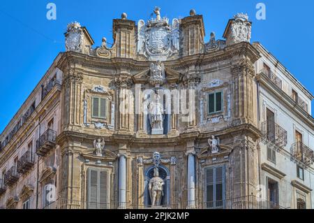 Italien, Palermo, Blick auf die barocke Fassade eines der Quattro Canti Paläste auf der Piazza Villena Stockfoto