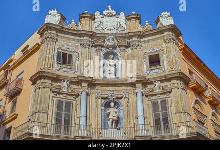 Italien, Palermo, Blick auf die barocke Fassade eines der Quattro Canti Paläste auf der Piazza Villena Stockfoto