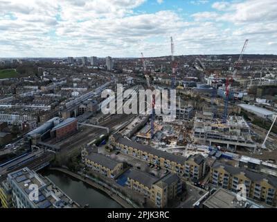 Neu gebaute Kreidefarm, Primrose Hill im Hintergrund London UK Drohne aus der Vogelperspektive Stockfoto