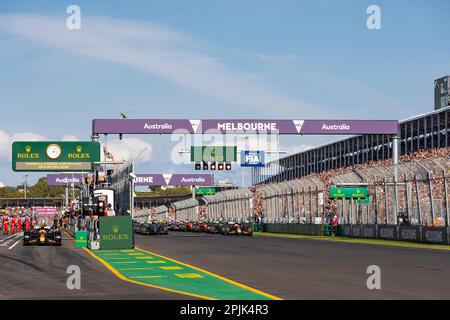 Melbourne, Australien. 02. April 2023. Die Startlinie während des Formel 1 Grand Prix in Australien auf dem Albert Park Circuit in Melbourne. (Foto: George Hitchens/SOPA Images/Sipa USA) Guthaben: SIPA USA/Alamy Live News Stockfoto