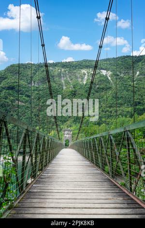 Die Vittoria-Brücke am See von Corlo in Italien. Reiseziele Stockfoto