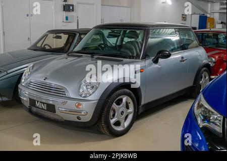 Anfang 2001 BMW R50 Mini Cooper im British Motor Heritage Museum Stockfoto