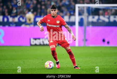 Bundesliga, Veltins Arena, FC Schalke 04 gegen Bayer Leverkusen; Piero Hincapie (LEV) Stockfoto