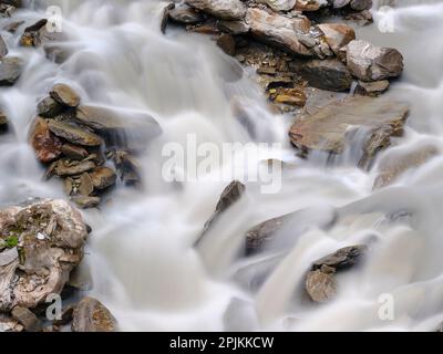 Gletscherbach Rotmoosache in den Otztalen Alpen im Naturepark Otztal. Europa, Österreich, Tirol Stockfoto