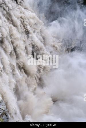 Wasserfall Dettifoss im Vatnajokull-Nationalpark. Dettifoss Selfoss ist ein Wasserfall des Flusses Jokulsa a Fjollum im Canyon Jokulsargljufur, Island Stockfoto