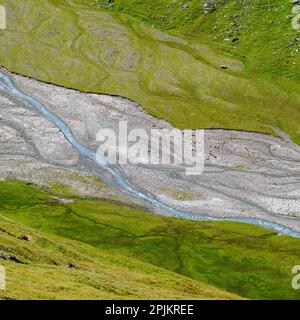 Valley Rotmoostal und geflochtener Gletscherbach Rotmoosache. Die Otztaler Alpen im Naturepark Otztal. Europa, Österreich, Tirol Stockfoto