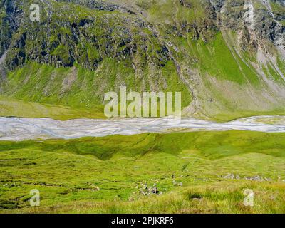 Valley Rotmoostal und geflochtener Gletscherbach Rotmoosache. Die Otztaler Alpen im Naturepark Otztal. Europa, Österreich, Tirol Stockfoto