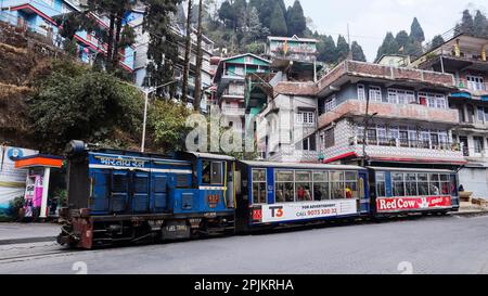 Berühmter Spielzeugzug von Darjeeling, Westbengalen, Indien. Stockfoto