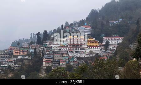 Blick auf Darjeeling City, Westbengalen, Indien. Stockfoto