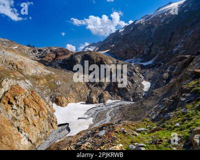 Freiliegender Talboden nach Schmelzen des Gletschers Gurgler Ferner im Tal Gurgler Tal. Die Otztaler Alpen im Naturepark Otztal. Europa, Österreich, Tirol Stockfoto