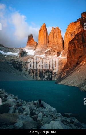 Sonnenaufgang in Mirador Las Torres, Torres Del Paine Nationalpark, Patagonien, Chile Stockfoto
