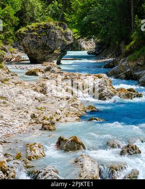 Schlucht des Rissbachs in der Nähe des Dorfes Vorderriss im Karwendel-Gebirge. Deutschland, Bayern Stockfoto