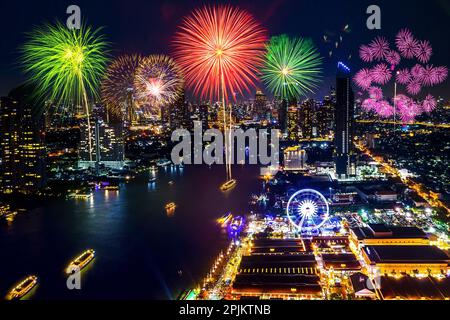 Feuerwerksfestival in Bangkok bei Nacht, thailand. Stockfoto