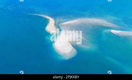 Tropische Fabric Island Sandbank. Luftaufnahme auf Koh Pah Island, Phang Nga Thailand. Stockfoto
