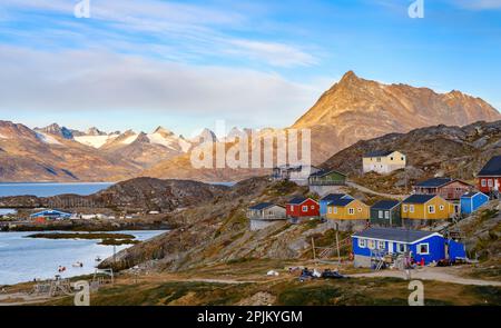 Siedlung Kuummiit. Ammassalik-Gebiet in Ostgrönland, dänisches Gebiet Stockfoto