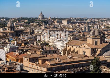 Malerisches Panorama von Rom von der Terrasse des Altare della Patria (Altar des Vaterlandes oder Vittoriano), Rom, Italien Stockfoto