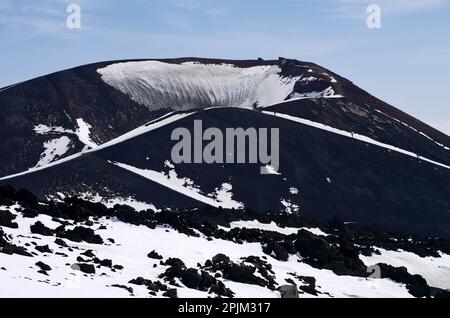 Ascherkegel des Vulkans im Winter Ätna-Nationalpark, Sizilien, Italien Stockfoto