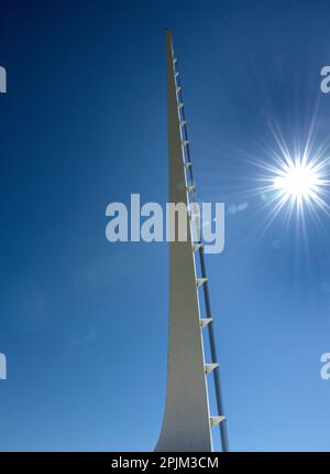 Anmutige Sundial Bridge über dem Sacramento River in Redding. Stockfoto