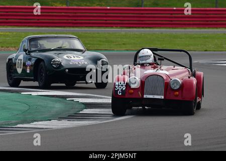 Peter Garland, Morgan Plus 8, Martin Stowe, TVR Grantura Mk3, HSCC Historic Road Sports mit Historic Touring Cars und Ecurie Classic, drei Klassiker Stockfoto