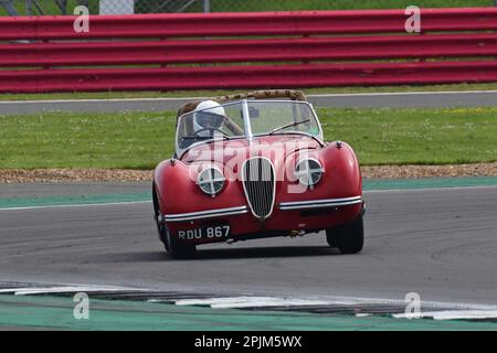 Geoff Ottley, Jaguar XK120, HSCC Historic Road Sports mit Historic Touring Cars und Ecurie Classic, drei Klassifizierungen kombiniert in einem Rennen, Stockfoto