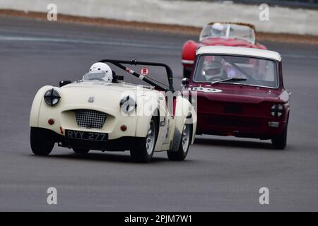 Richard Owen, Triumph TR2, Adrian Oliver, Hillman Imp, HSCC Historic Road Sports mit Historic Touring Cars und Ecurie Classic, drei Klassifizierungen Stockfoto