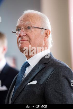 Ostersund, Schweden. 03. April 2023. Schwedischer König Carl XVI Gustaf in Ostersund während des königlichen Besuchs in Jamtland County am 3. April 2023 anlässlich des 50. Jubiläums des Königs auf dem Thron. Foto: Pontus Lundahl/TT/kod 10050 Kredit: TT News Agency/Alamy Live News Stockfoto