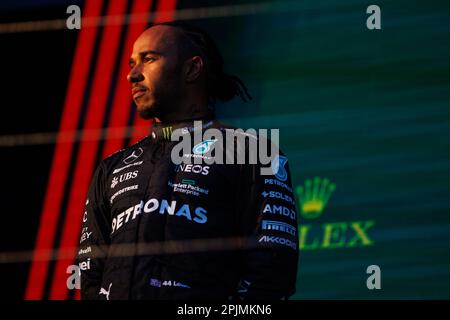 Albert Park, 2. April 2023 Lewis Hamilton (GBR) von Team Mercedes nach seinem 2. Platz auf dem Podium. Corleve/Alamy Live News Stockfoto