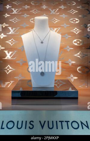 Louis Vuitton Fifth Avenue Flagship Store Window, NYC 2023 Stockfoto