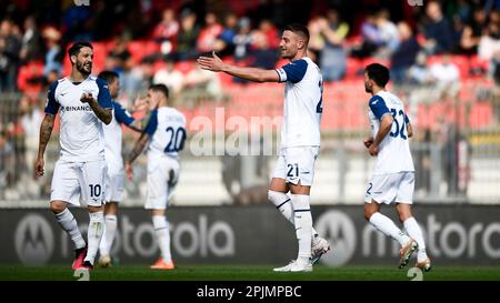 Monza, Italien. 02. April 2023 Sergej Milinkovic-Savic von der SS Lazio feiert, nachdem er ein Tor geschossen hat. Freistoß während des Fußballspiels der Serie A zwischen AC Monza und SS Lazio. Kredit: Nicolò Campo/Alamy Live News Stockfoto