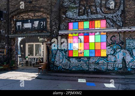 Bunte Mosaikfenster, ROHFLÄCHE, ehemalige Reichsbahn-Reparaturwerke, Friedrichshain, Berlin, Deutschland Stockfoto