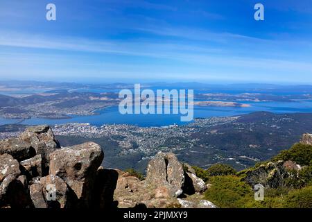 Der Blick auf Hobart vom Gipfel des Mount Wellington, Tasmanien Stockfoto