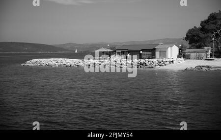 Bootsausflug von Trogir entlang Küstendörfern Stockfoto