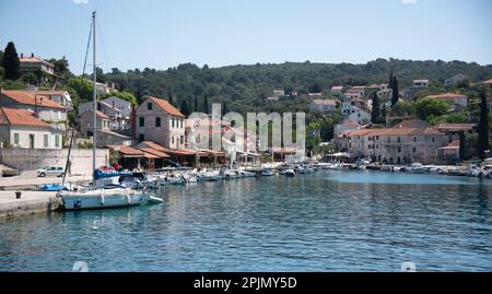 Bootsausflug von Trogir entlang Küstendörfern Stockfoto