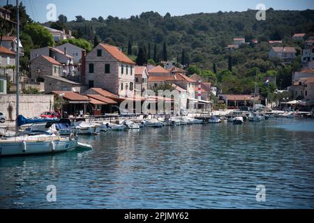 Bootsausflug von Trogir entlang Küstendörfern Stockfoto