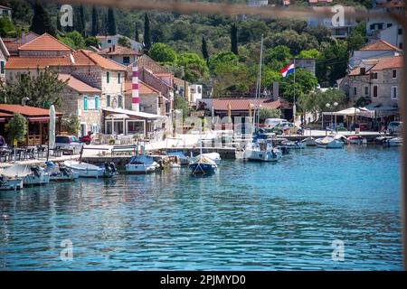 Bootsausflug von Trogir entlang Küstendörfern Stockfoto